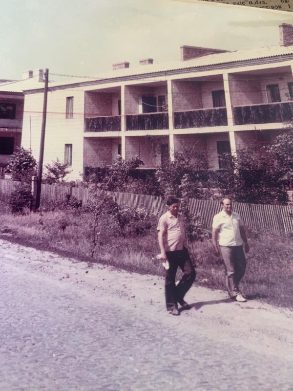 Фото "Новобудови на вулиці Петровського в м.Ульяновка--1979 рік"