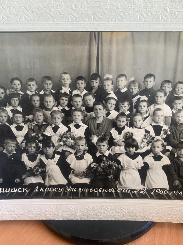 Фото "Випуск учнів 1 класу Ульяновської СШ №2--1966 рік"