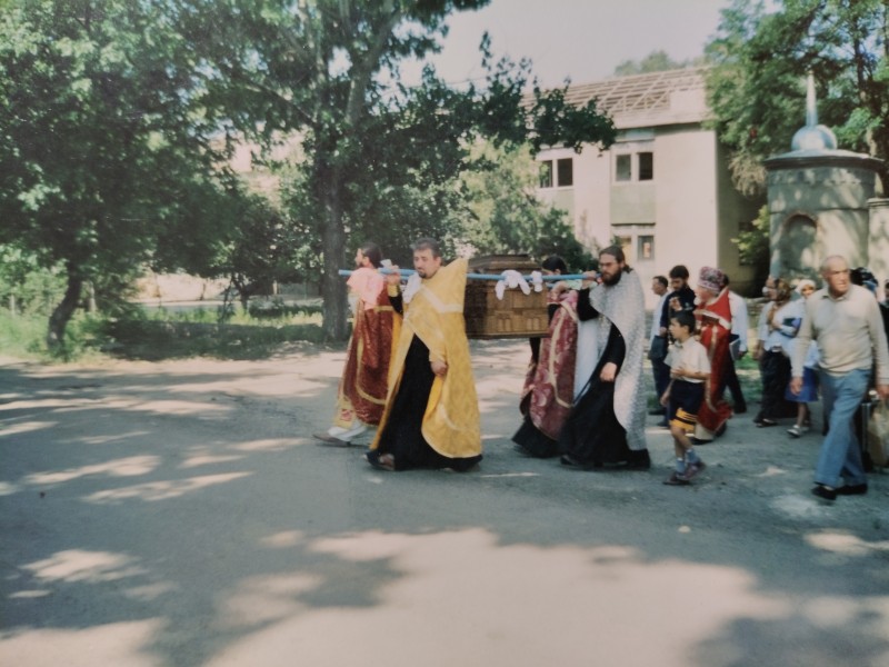 Фотографія церковної ходи з мощами