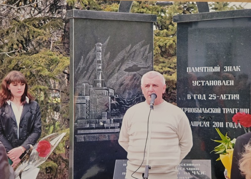 Чеботарьов Геннадій Володимирович, голова Красноармійської міської організації "Союз Чорнобиль України" під час відкриття пам’ятного знаку.
