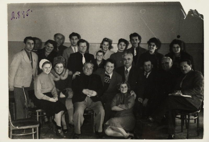 Фото. Трупа Артемівського українського музично-драматичного театру. 1950-60-ті рр.