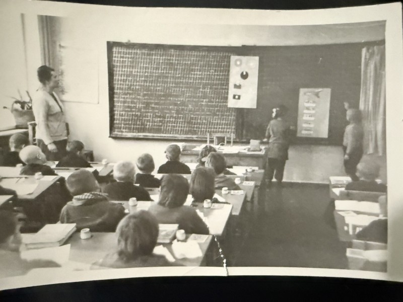 Фото. На уроці математики у 1 класі. 1970 рік.
