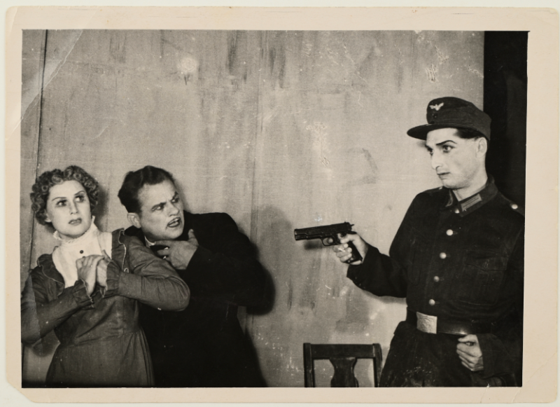 Фото. Сцена з вистави «Родина щіткарів». 1950-ті рр.