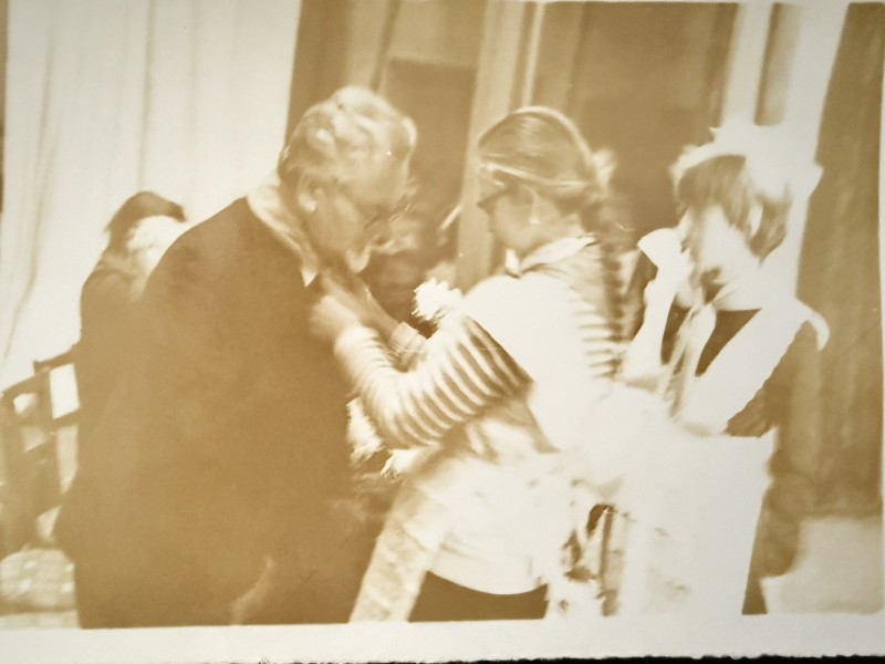 Фото. Прийом письменника Гриба К.К. в почесні піонери. 1980 рік.