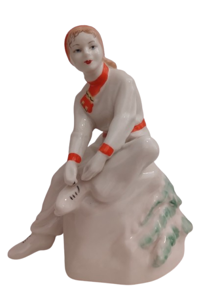 Статуетка «Ковзанярка» або «Дівчинка на ковзанах». 1953-1957рр Городницький порцеляновий  завод.