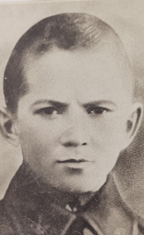 Фото(копія) підпільника А.Шульженка (до 1941 року).