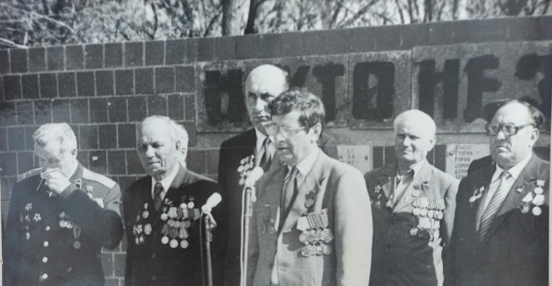 Фото з мітингу в Устинівці (1984 рік).