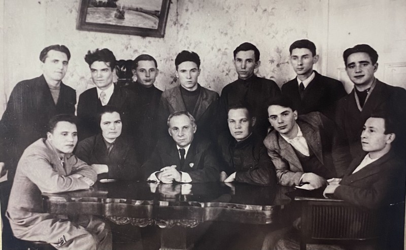 Фото Василь Швець з українськими письменниками
