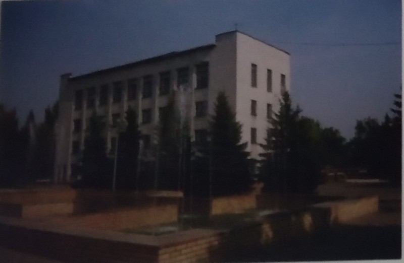 Фонтан у сквері біля міськради.