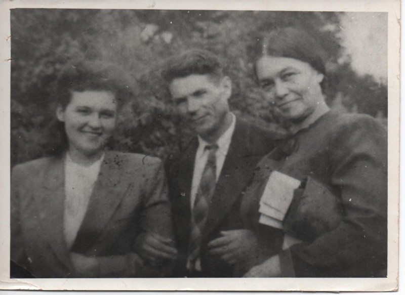 Фото. Воловщикова О.А, Бабенко В.Х, Матвійова Н.П. 1948 рік