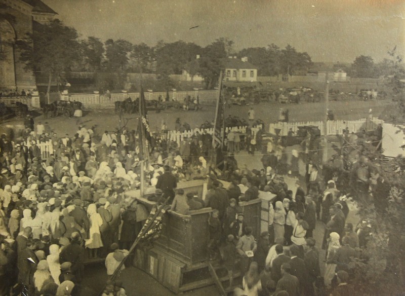 Фото чорно-біле "Сільськогосподарська виставка в селі Медведівці. 1930"