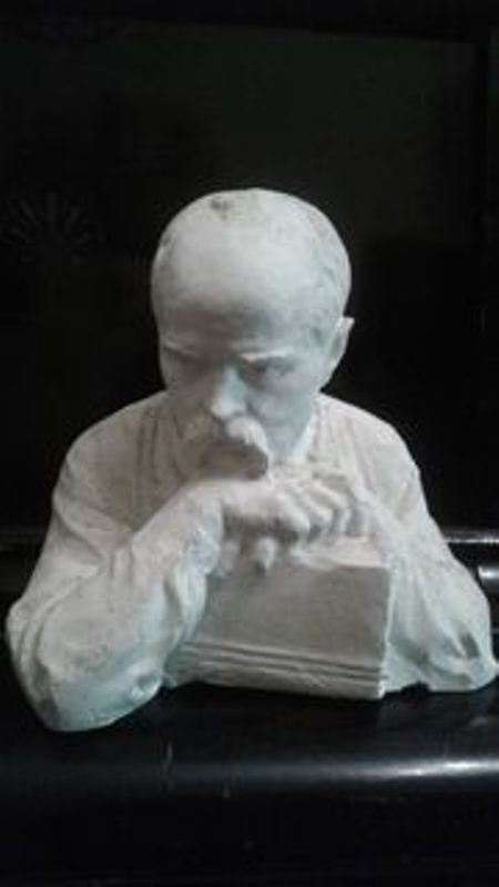 Погруддя Т. Шевченка
