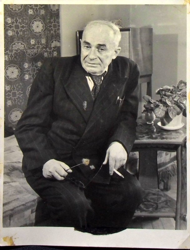 Остап Вишня у себе вдома. М. Київ, 1952-1953 рр.