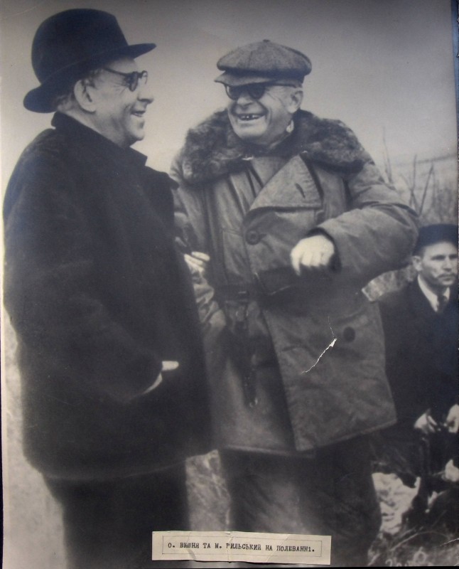 Остап Вишня і Максим Рильський на полюванні, 1951 рік