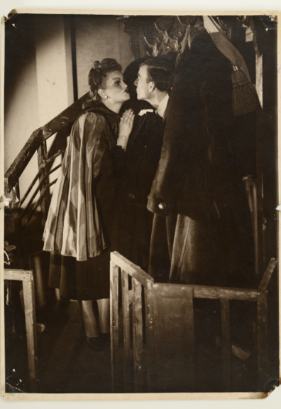 Фото. Сцена з вистави "Хто сміється останній". 1950-60 рр.