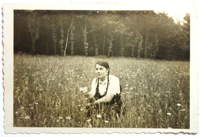 Фото чорно-біле "Дуня Турченко. Німеччина.1944 р."