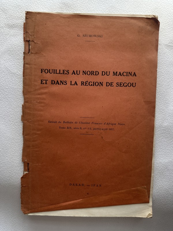 Книга Юрія Шумовського "Fonilles au nord du Macina et dans la region de Jegou". Т.19, серія Б.