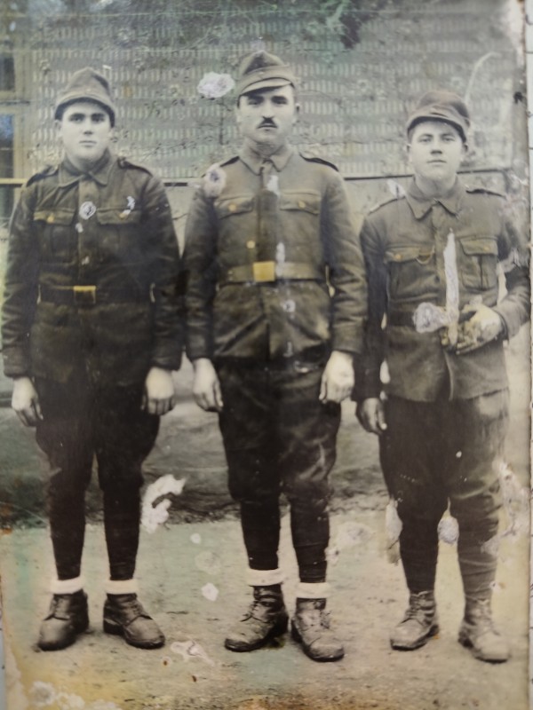 Фотографія жителів села Кірнічки в румунській армії