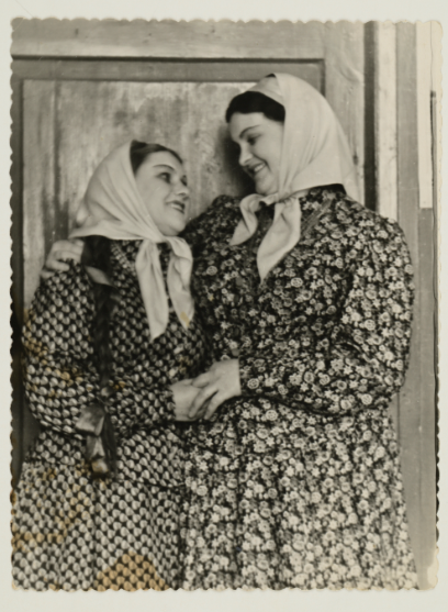 Фото. Сцена з вистави "Пошились у дурні". 1950-ті рр.