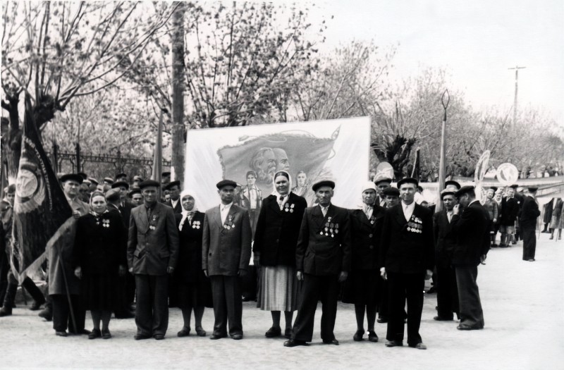 Колекція фото світлин винрадгоспу «Шабо»  (1950-1970 роки) «На демонстрації»