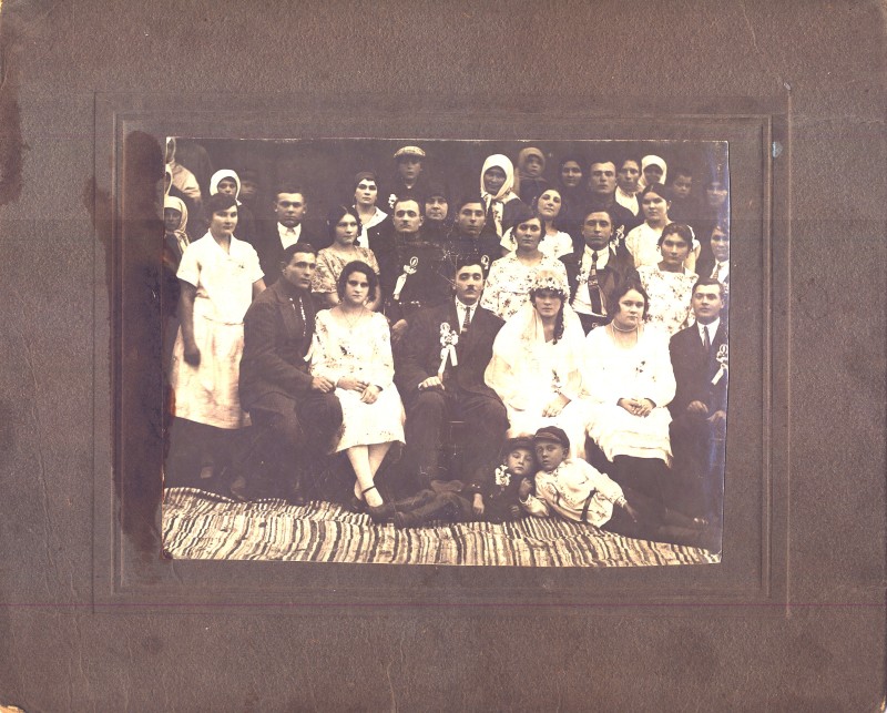 Фото чорно-біле "Весілля Ольги Іванащенко. м. Чигирин 1926 р."