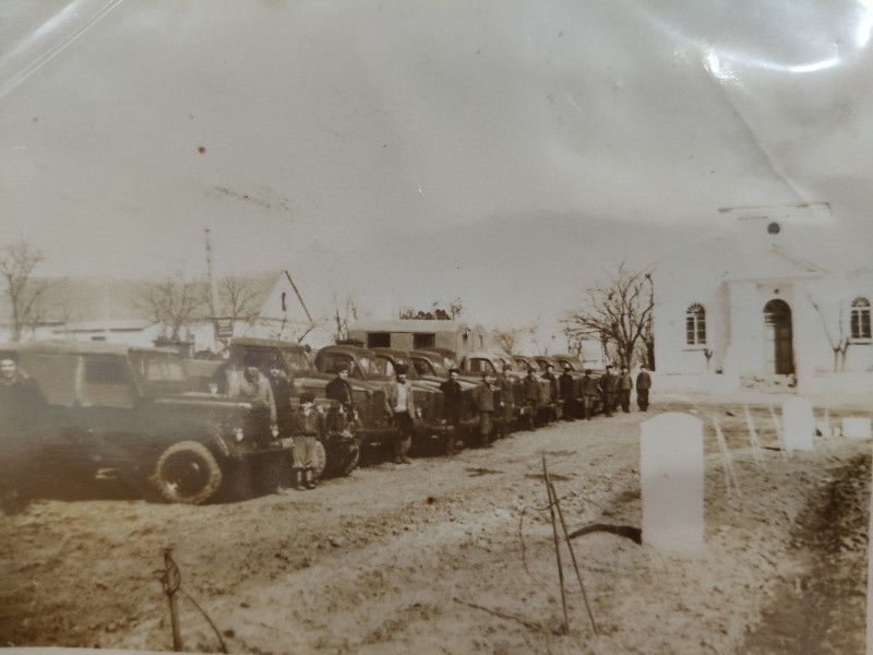 Фотографія машинної техніки та кірхи Плоцька