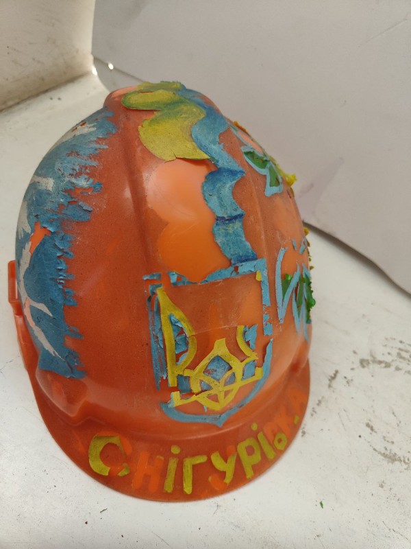 Будівельна захисна каска, розписана вручну.