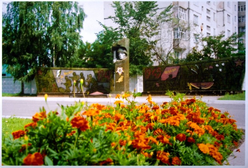 Світлина. Вхід до військової частини